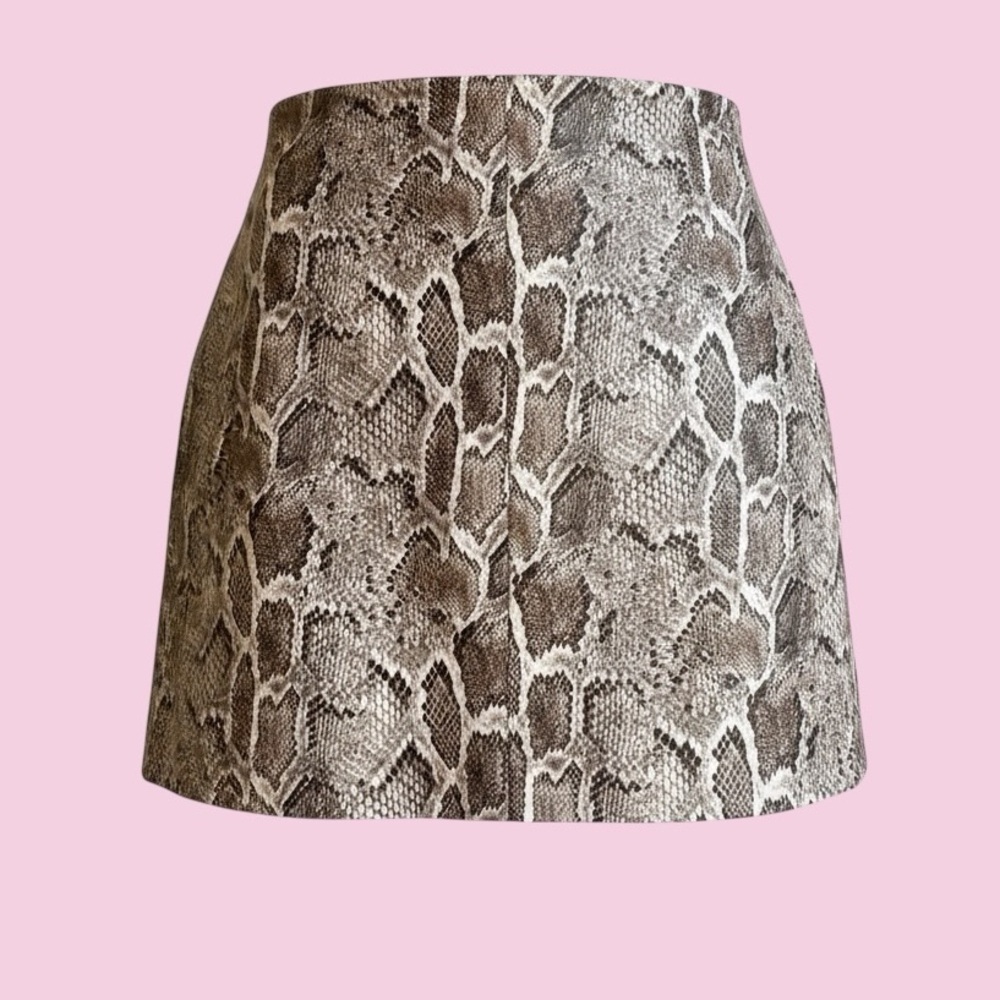 🎀FRENCH CONNECTION🎀Faux Snakeskin Mini Skirt🎀Size 4🎀NWOT🎀So Chic & Fun✨